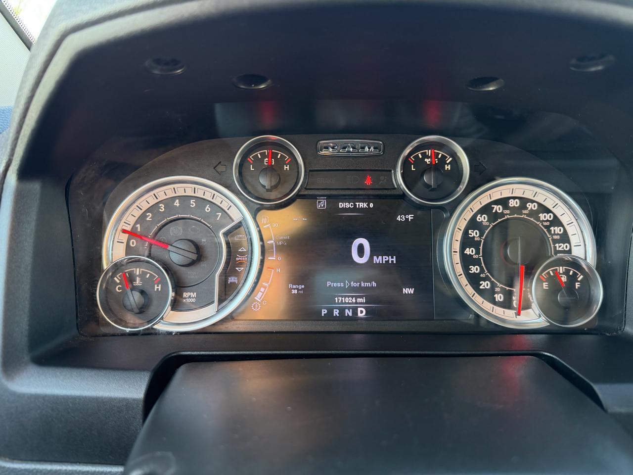 RAM 1500 4WD Quad Cab 140.5" Big Horn 2014