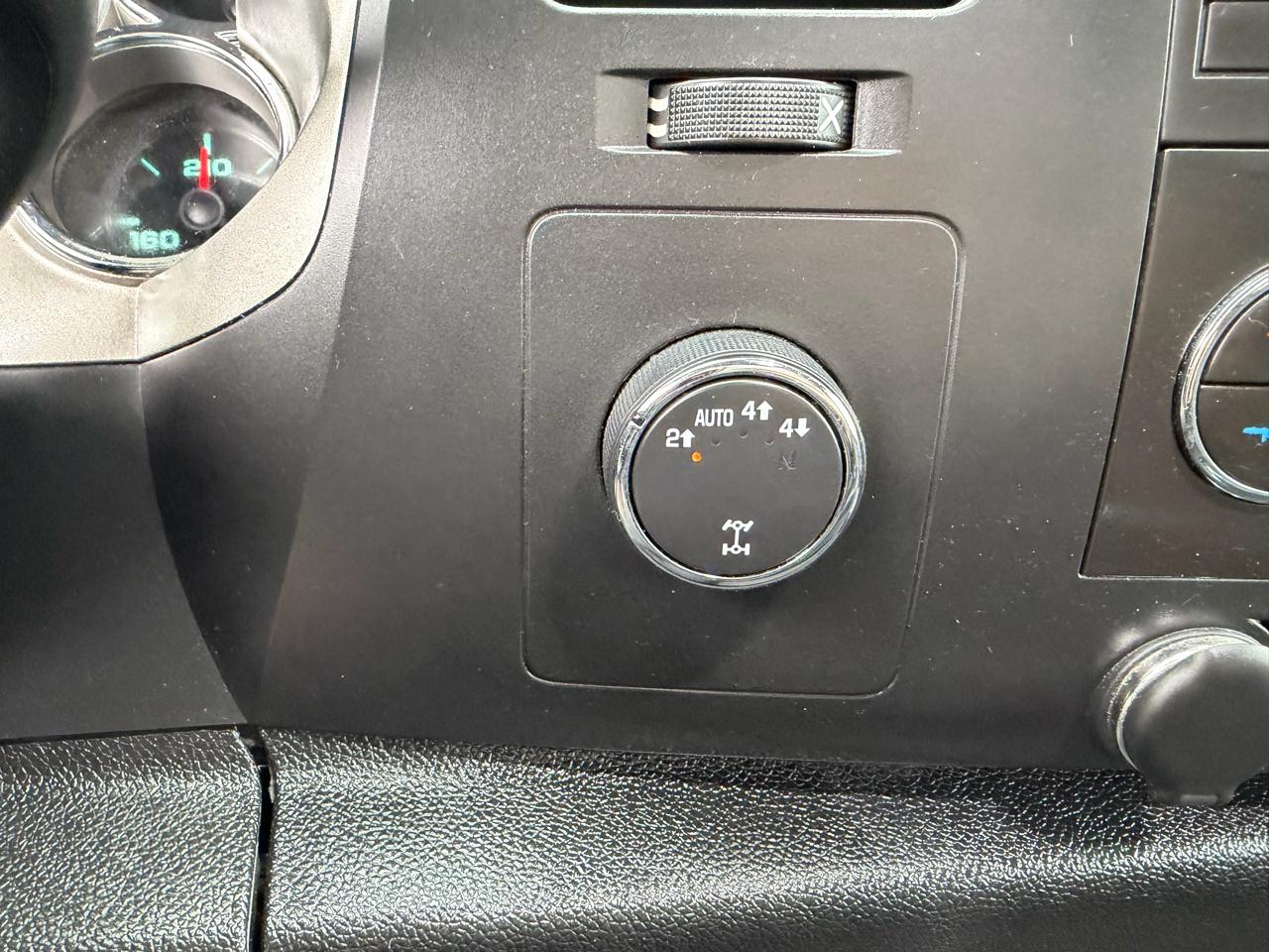 Chevrolet Silverado 1500 4WD Ext Cab 143.5" LT 2013