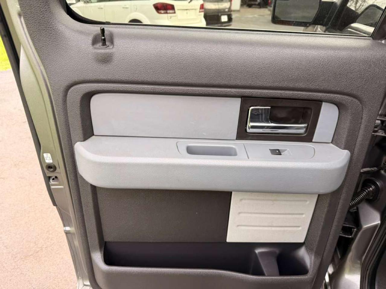 Ford F-150 4WD SuperCrew 145" Platinum 2013