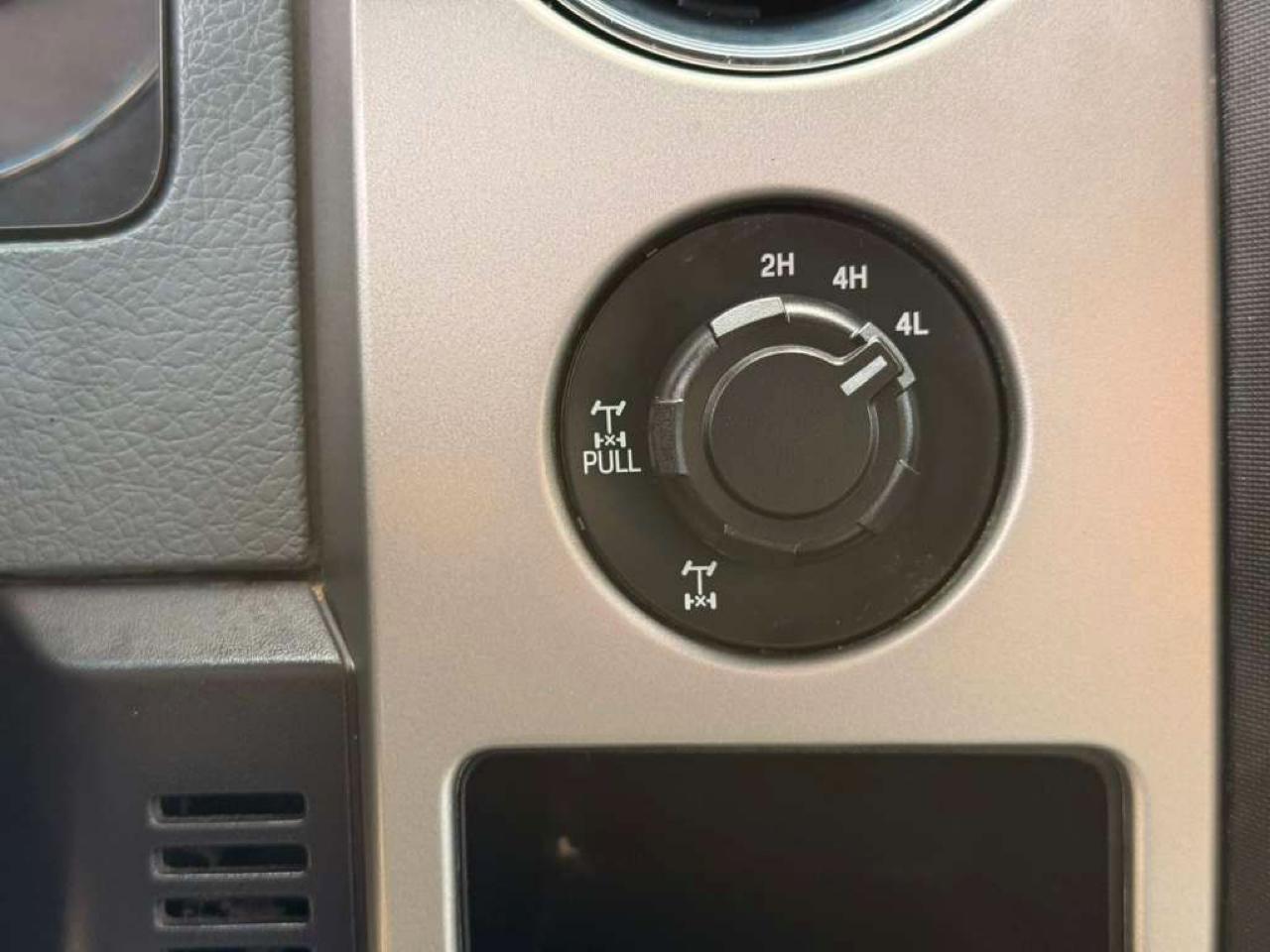 Ford F-150 4WD SuperCrew 145" Platinum 2013