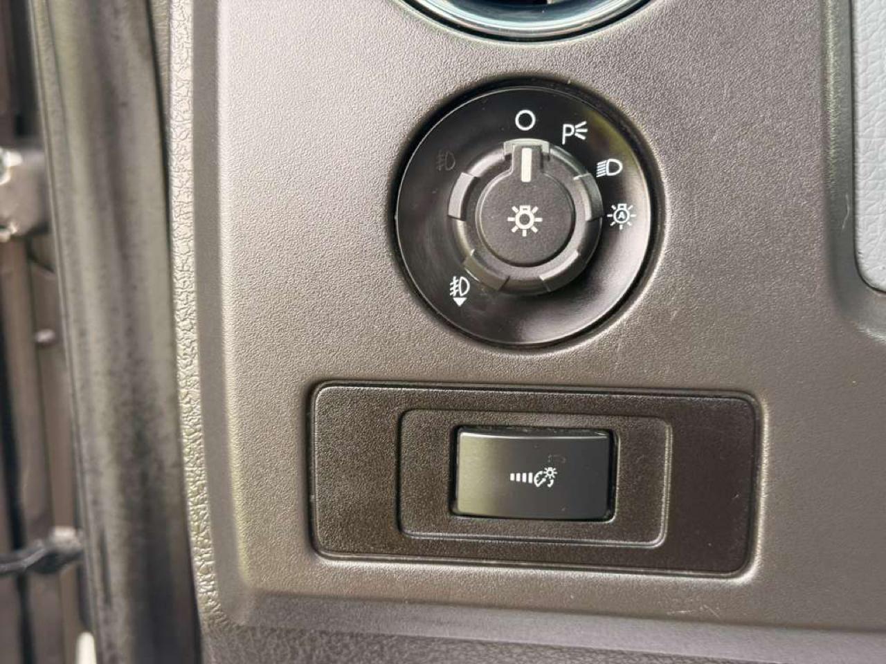 Ford F-150 4WD SuperCrew 145" Platinum 2013