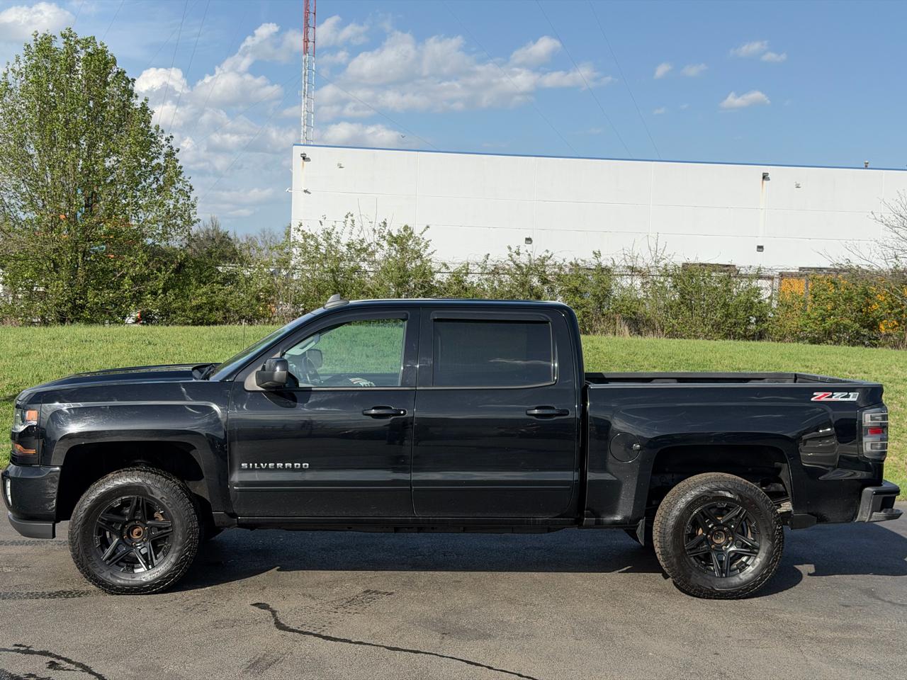 Chevrolet Silverado 1500 4WD Crew Cab 143.5" LT w/2LT 2017