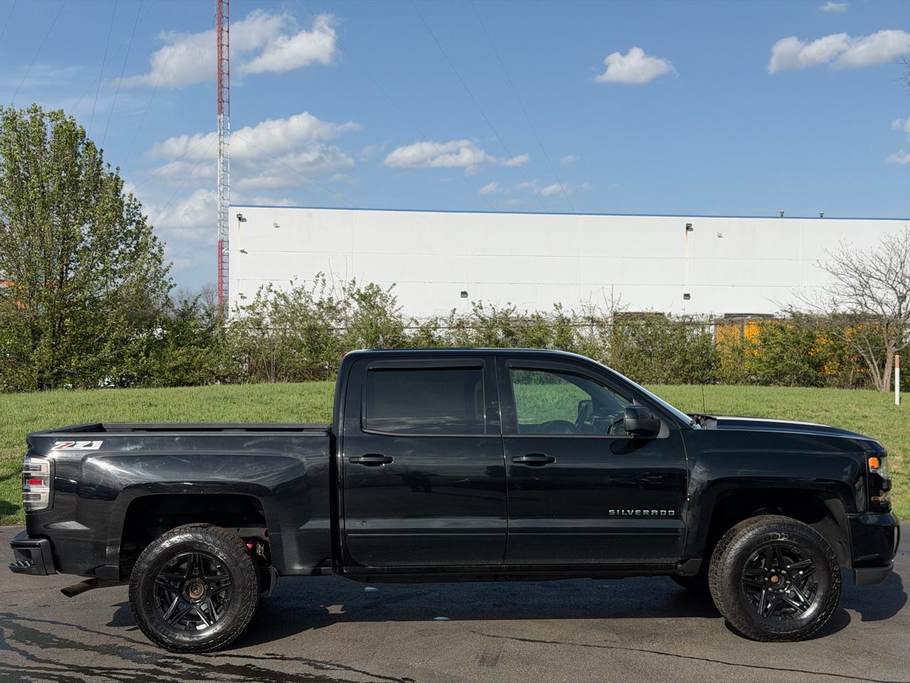 Chevrolet Silverado 1500 4WD Crew Cab 143.5" LT w/2LT 2017