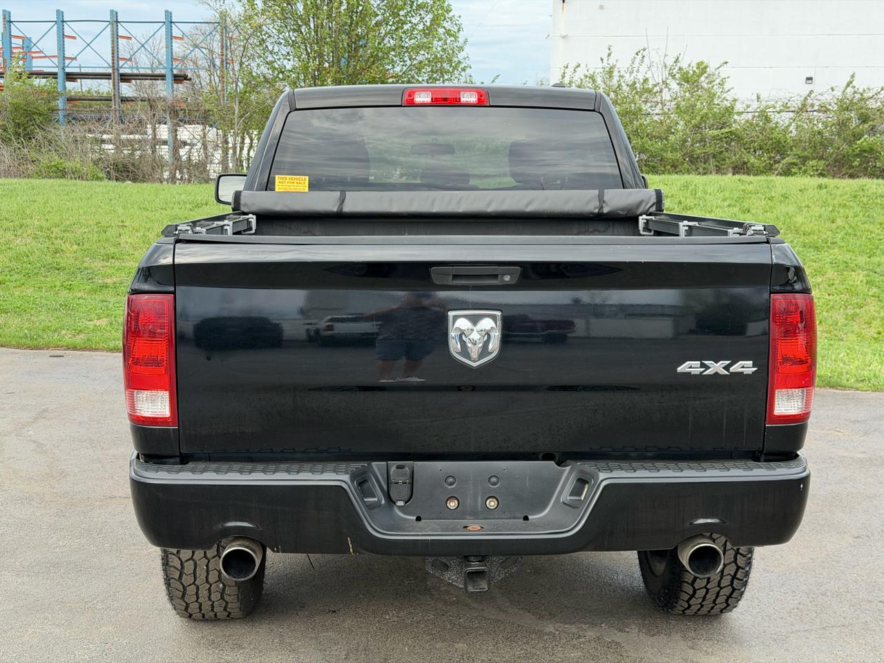 RAM 1500 4WD Quad Cab 140.5" Express 2012