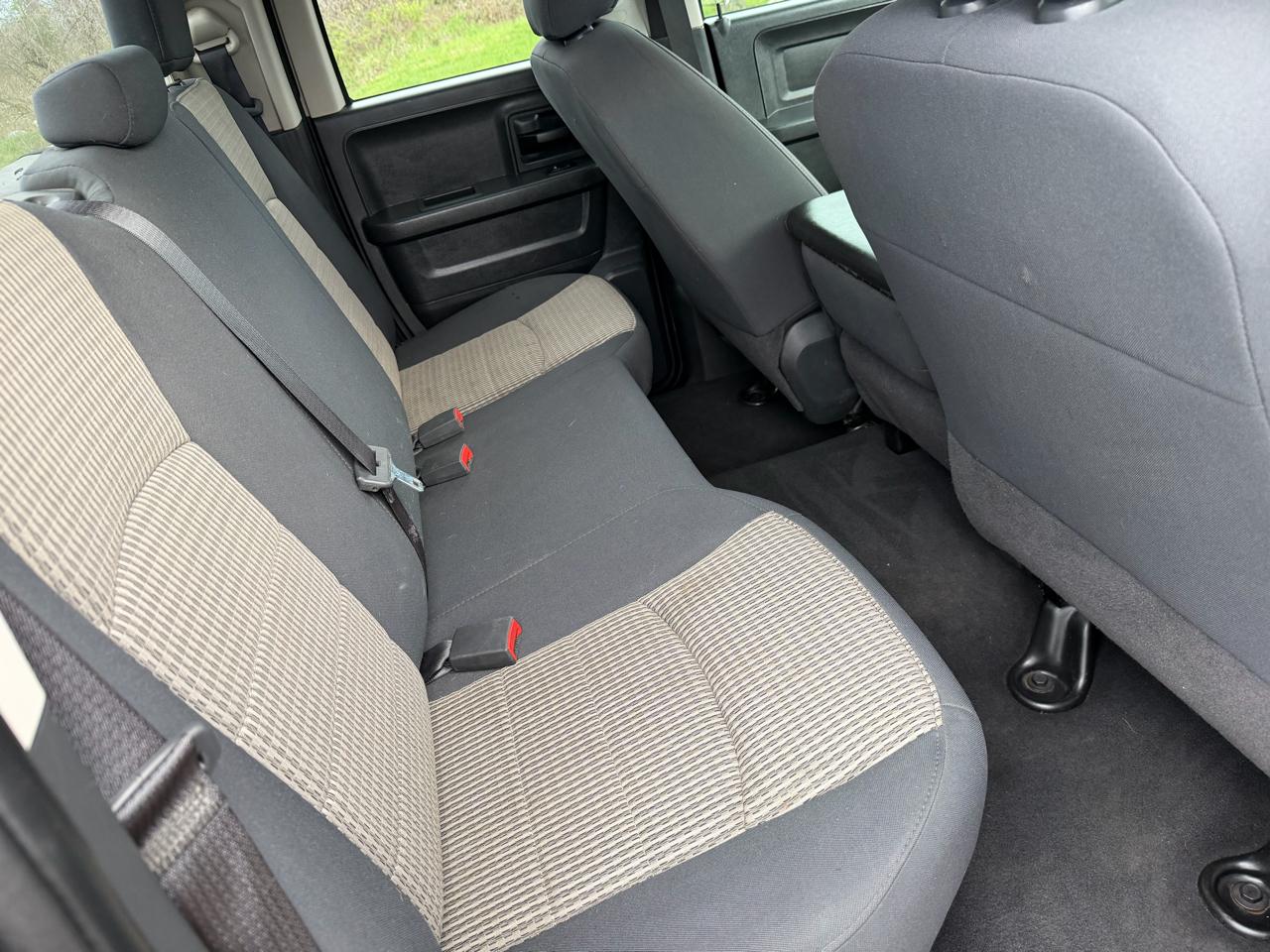 RAM 1500 4WD Quad Cab 140.5" Express 2012