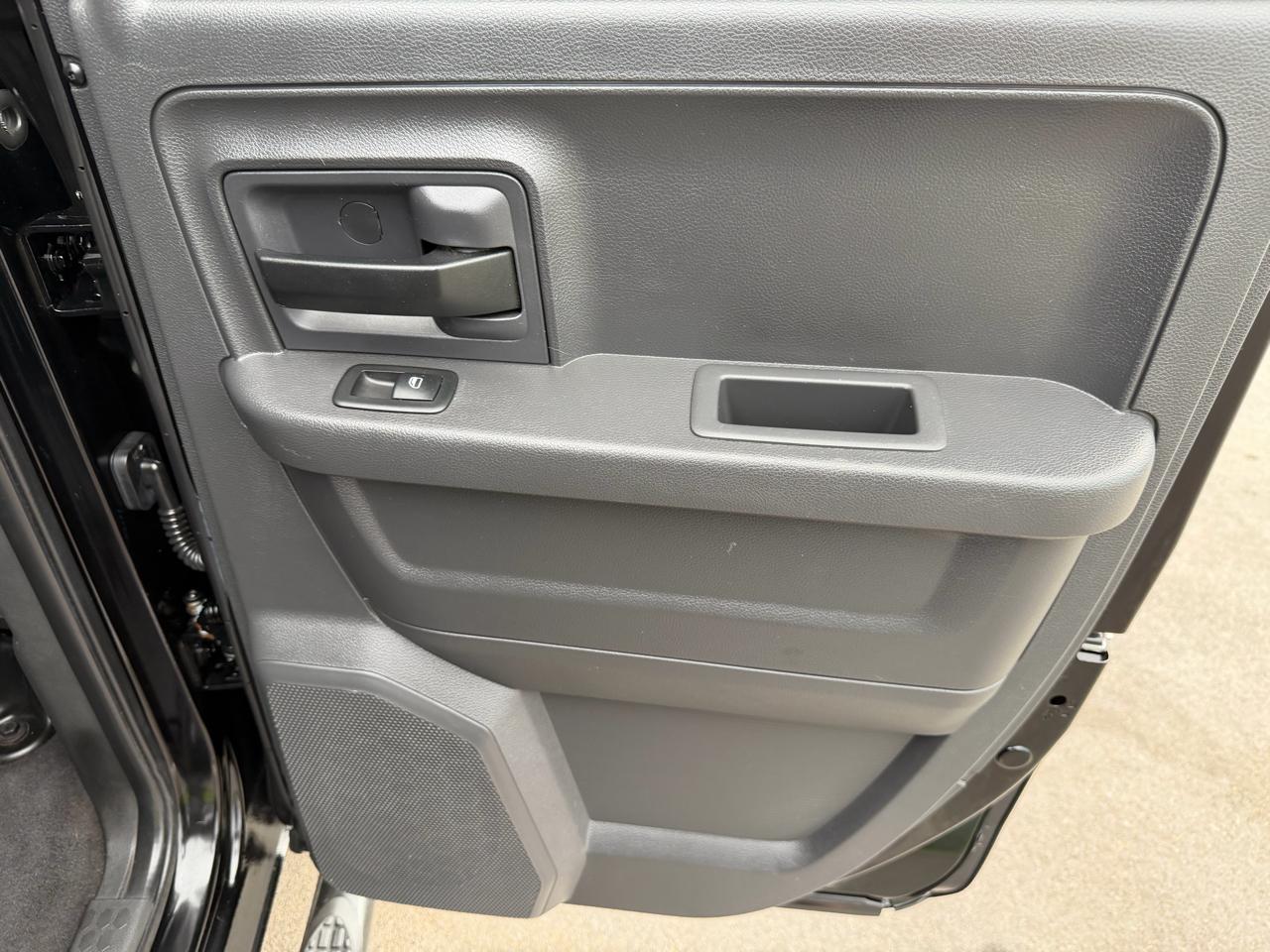 RAM 1500 4WD Quad Cab 140.5" Express 2012