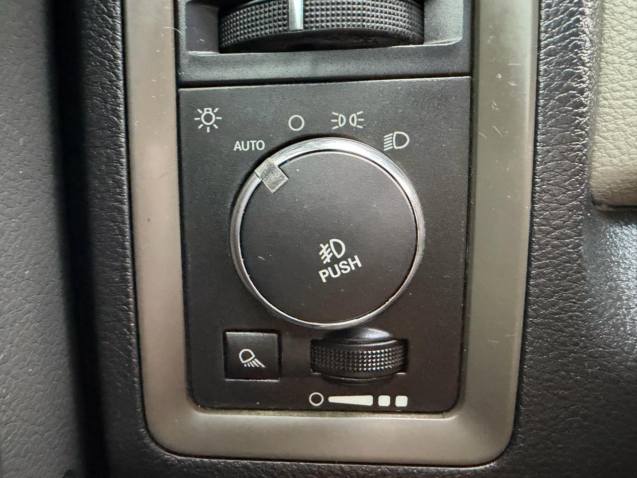 RAM 1500 4WD Quad Cab 140.5" Express 2012