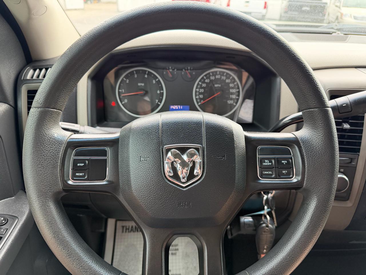 RAM 1500 4WD Quad Cab 140.5" Express 2012