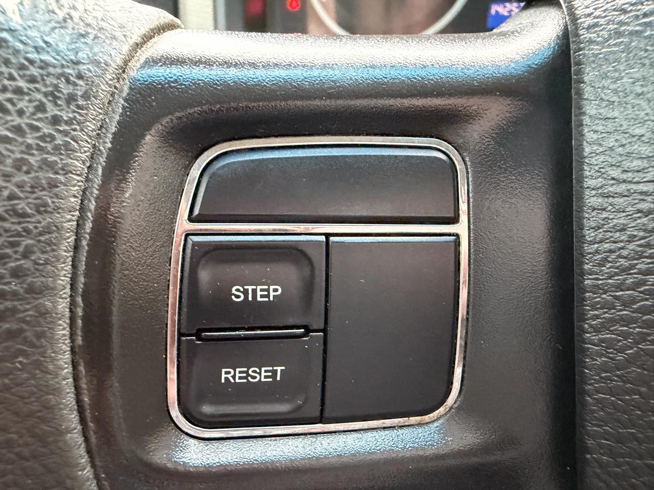 RAM 1500 4WD Quad Cab 140.5" Express 2012