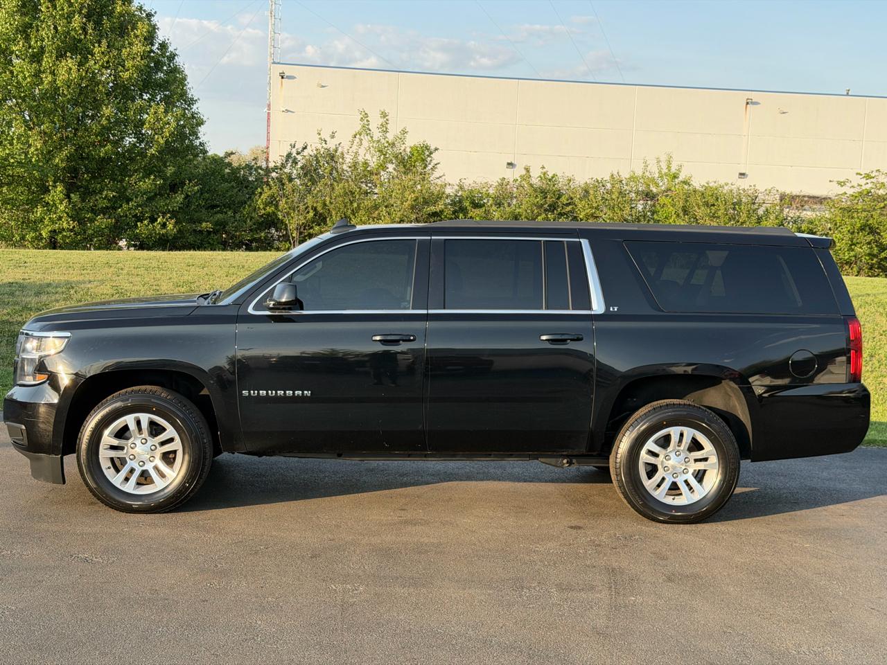 Chevrolet Suburban 4WD 4dr 1500 LT 2019