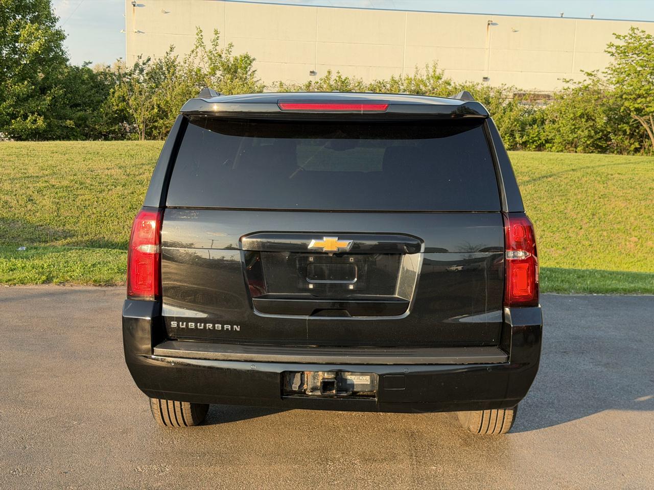 Chevrolet Suburban 4WD 4dr 1500 LT 2019