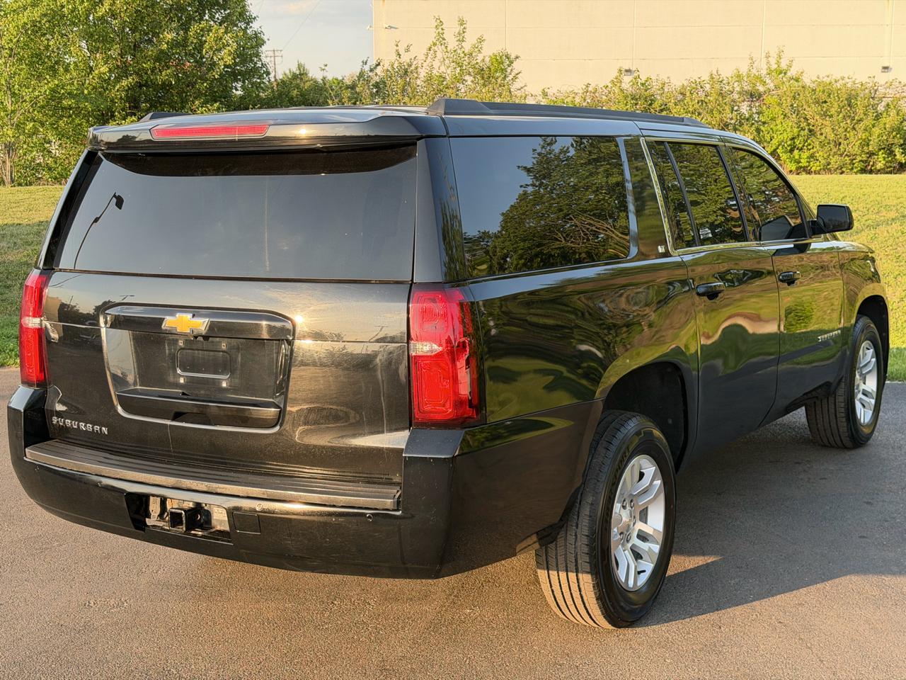 Chevrolet Suburban 4WD 4dr 1500 LT 2019