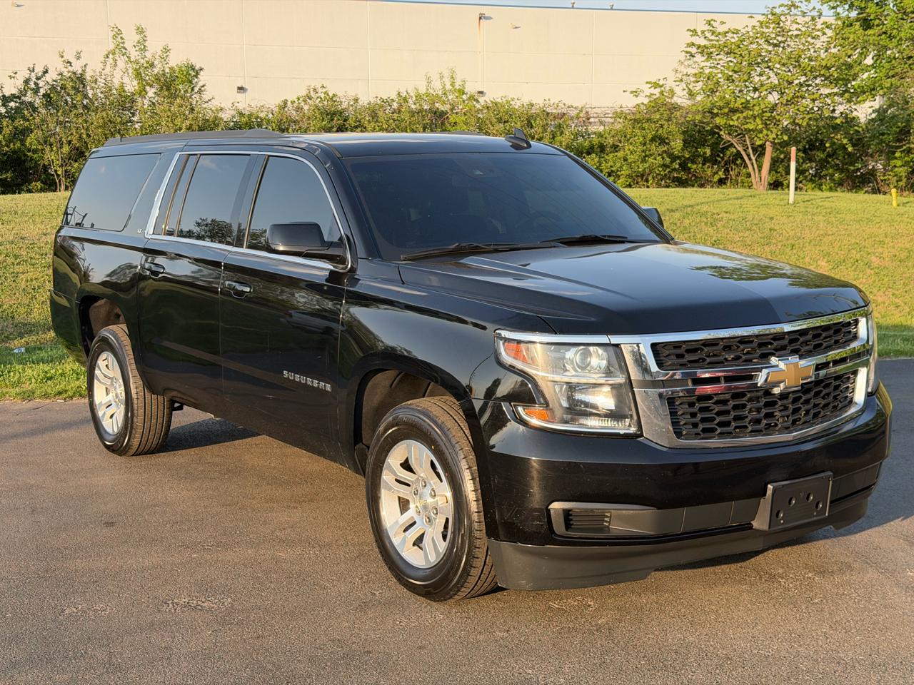 Chevrolet Suburban 4WD 4dr 1500 LT 2019