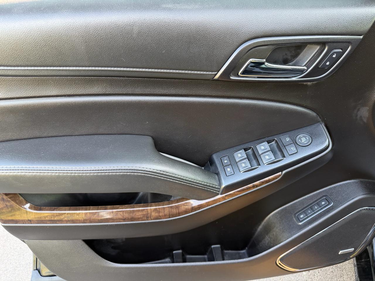 Chevrolet Suburban 4WD 4dr 1500 LT 2019