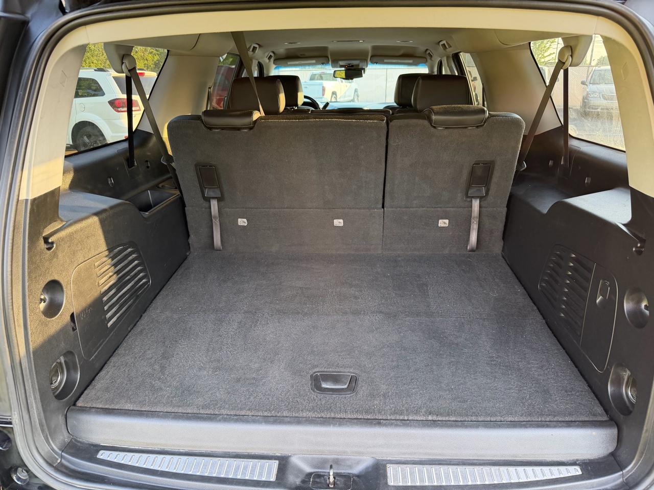 Chevrolet Suburban 4WD 4dr 1500 LT 2019