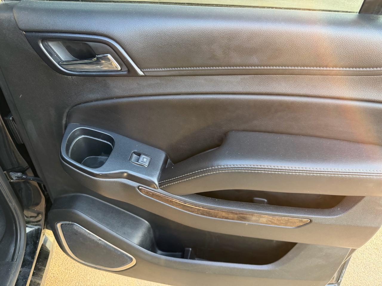 Chevrolet Suburban 4WD 4dr 1500 LT 2019