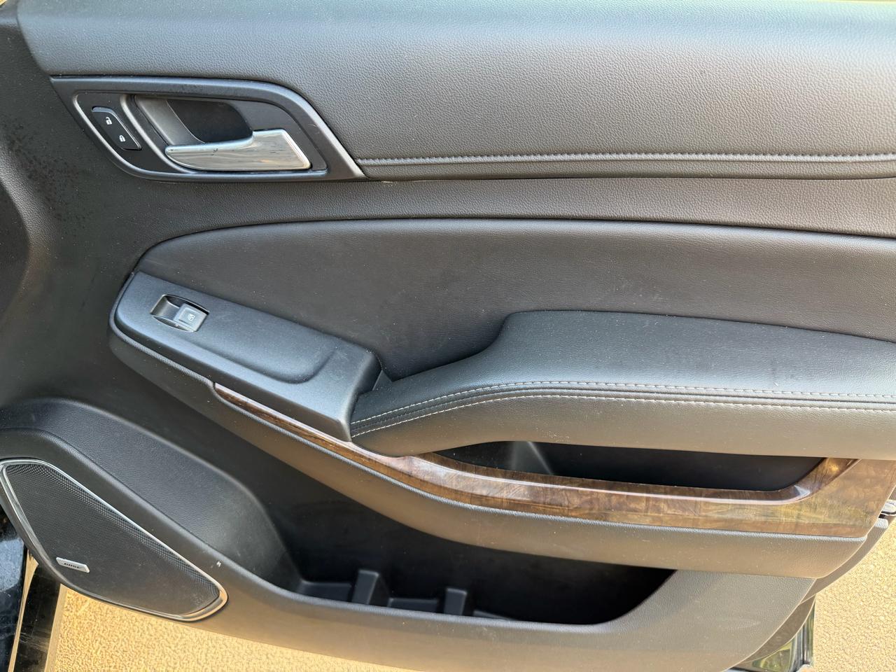 Chevrolet Suburban 4WD 4dr 1500 LT 2019