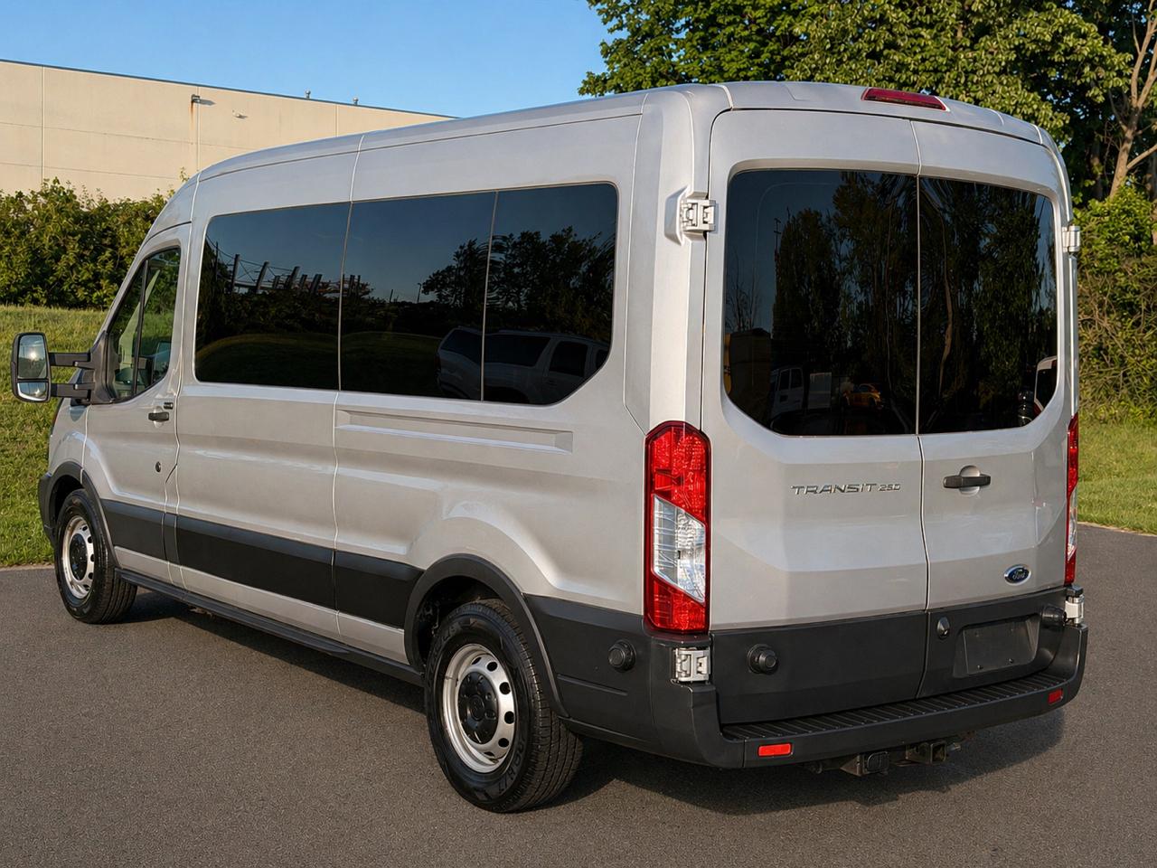 Ford Transit Wagon T-350 148" Med Roof XLT Sliding RH Dr 2015