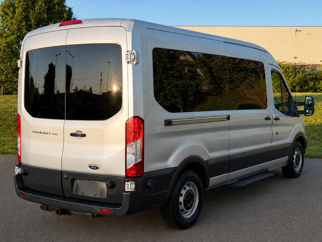 Ford Transit Wagon T-350 148" Med Roof XLT Sliding RH Dr 2015