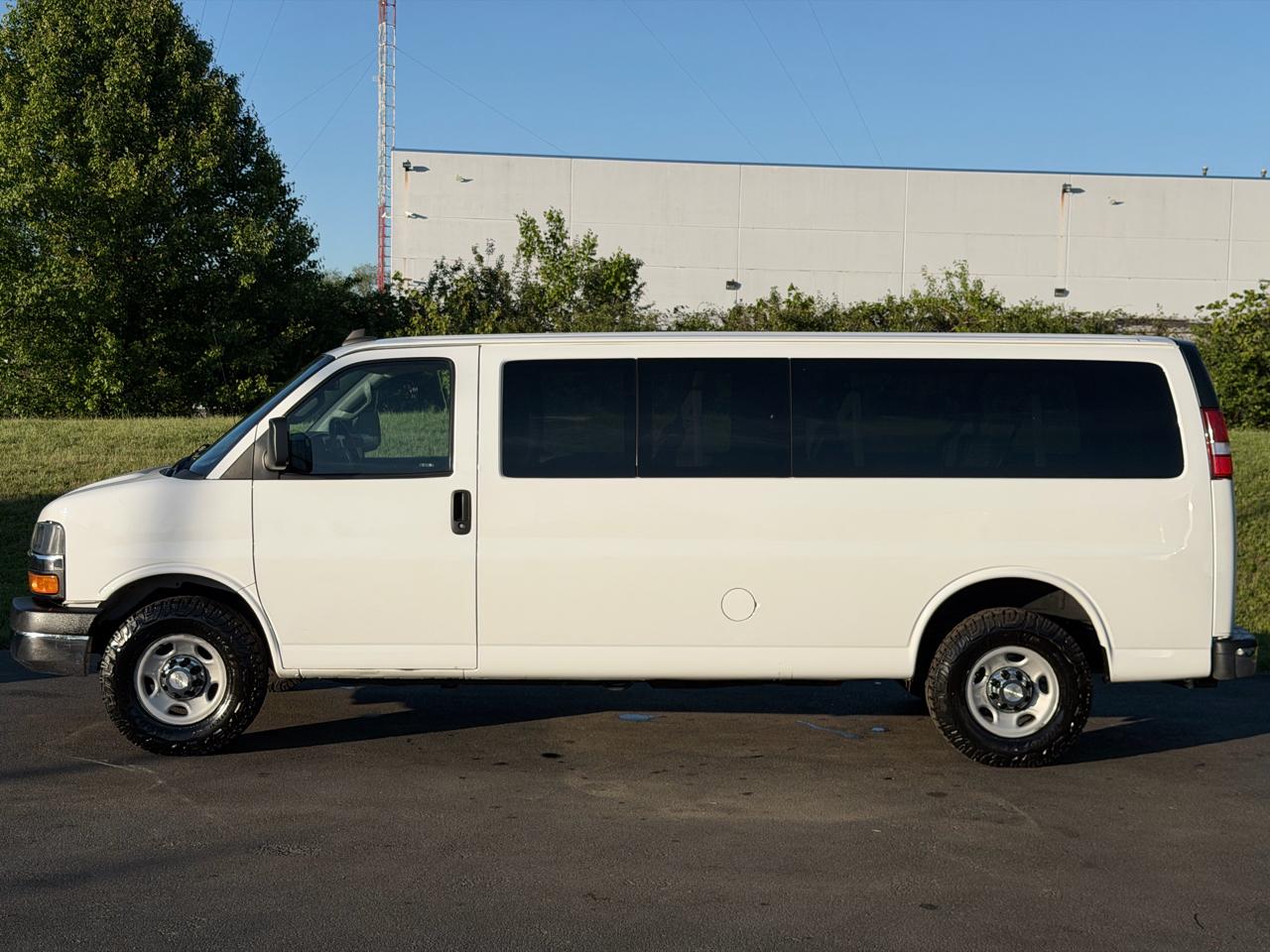 Chevrolet Express Passenger RWD 3500 155" LT 2020