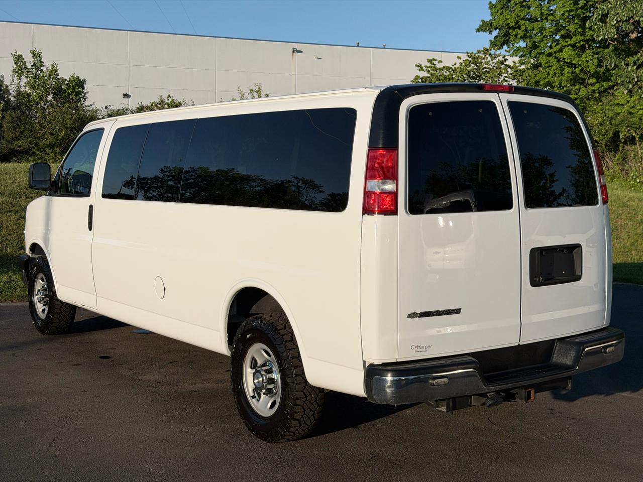 Chevrolet Express Passenger RWD 3500 155" LT 2020