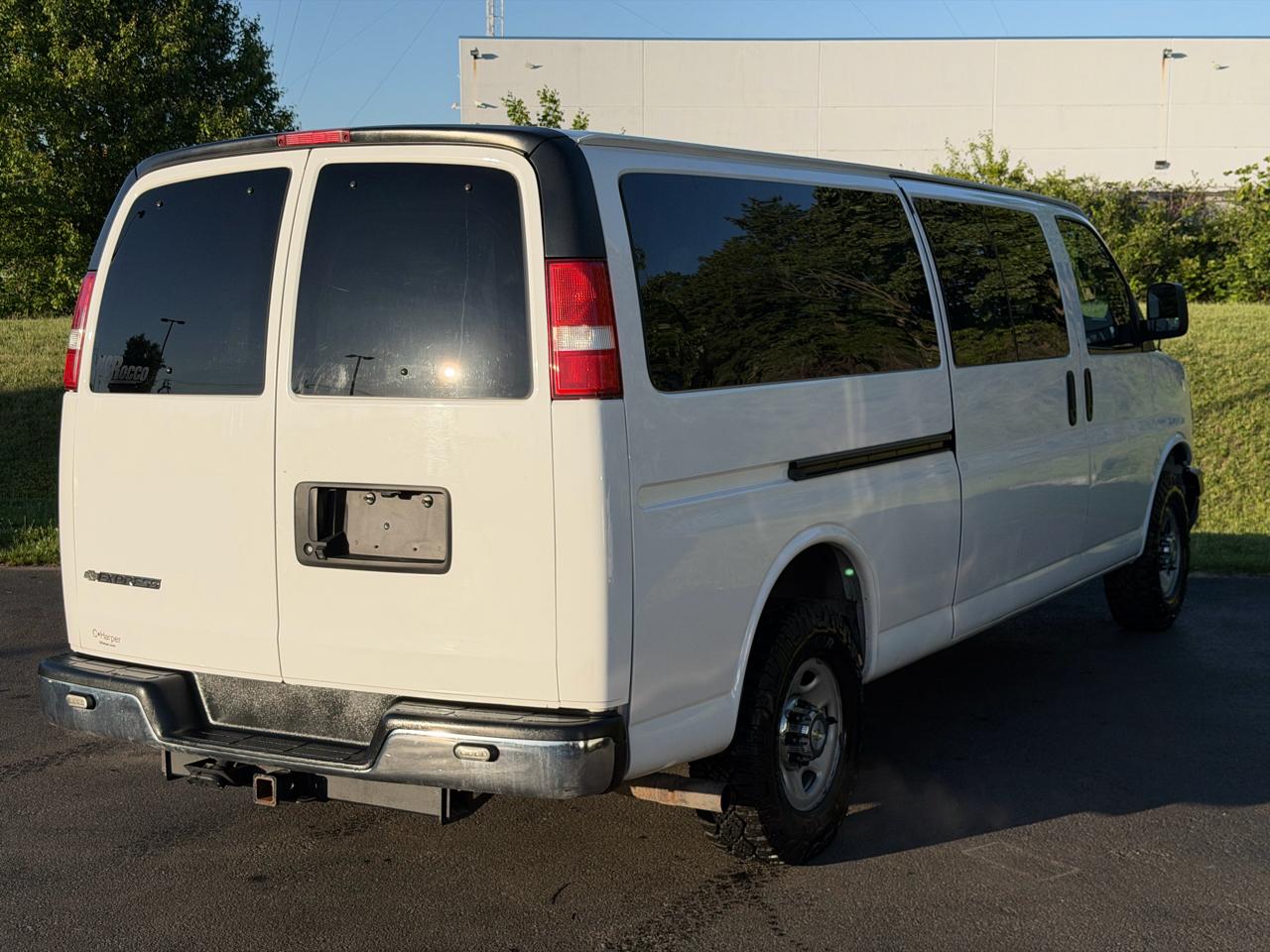 Chevrolet Express Passenger RWD 3500 155" LT 2020