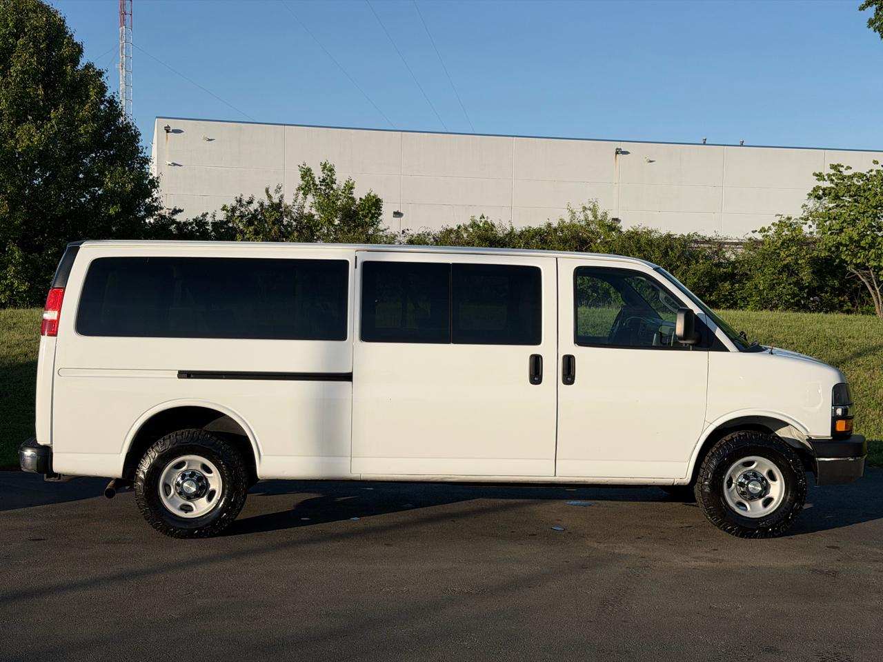 Chevrolet Express Passenger RWD 3500 155" LT 2020
