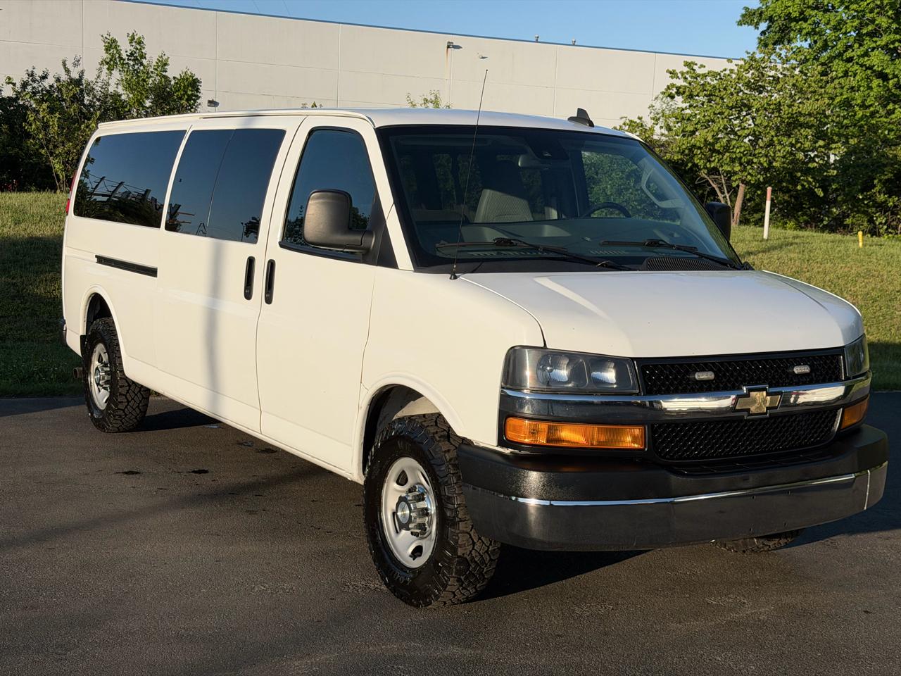 Chevrolet Express Passenger RWD 3500 155" LT 2020