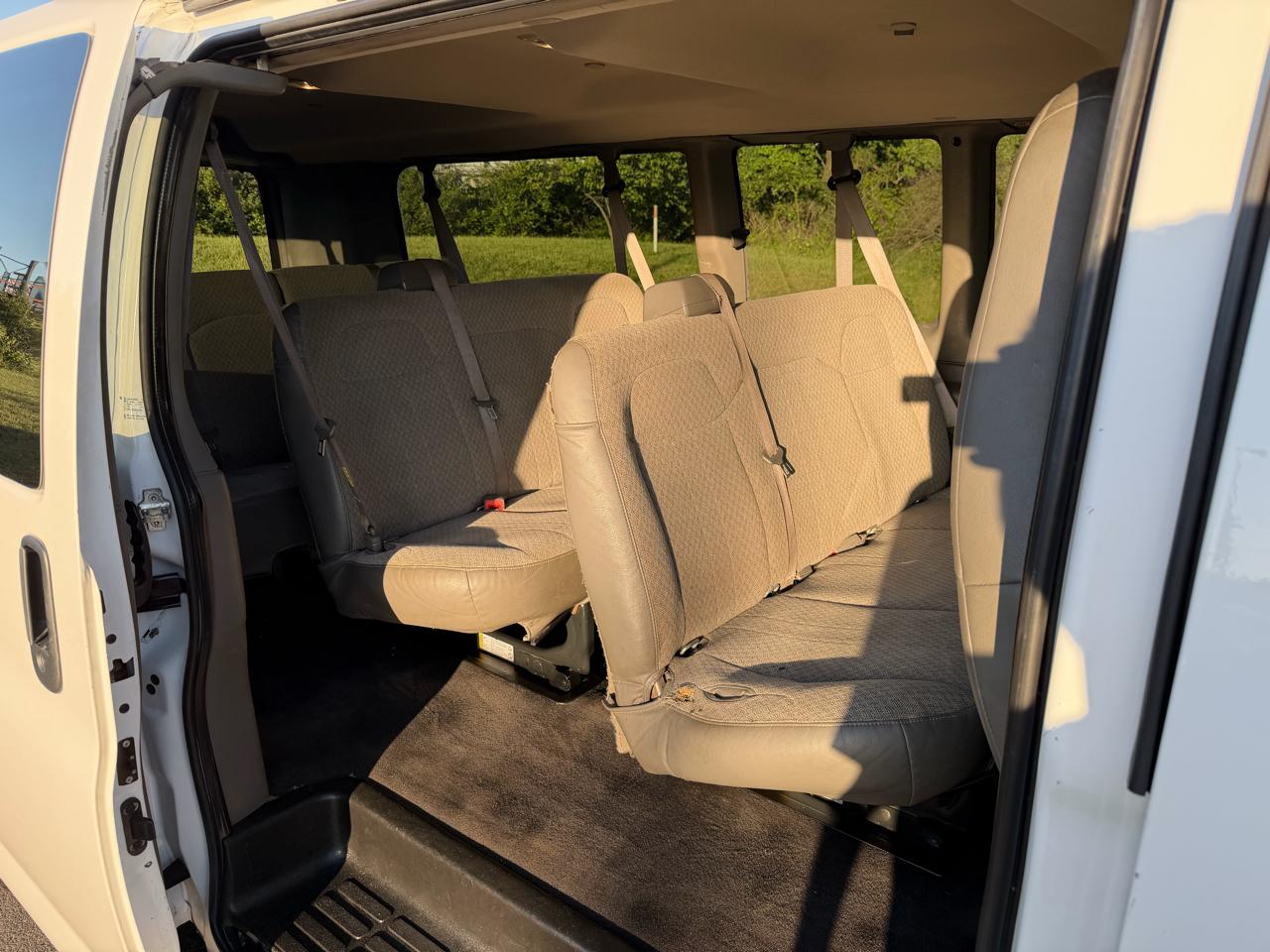 Chevrolet Express Passenger RWD 3500 155" LT 2020