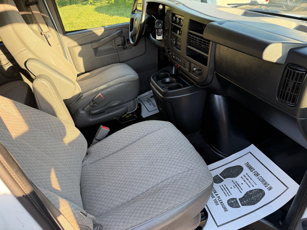 Chevrolet Express Passenger RWD 3500 155" LT 2020