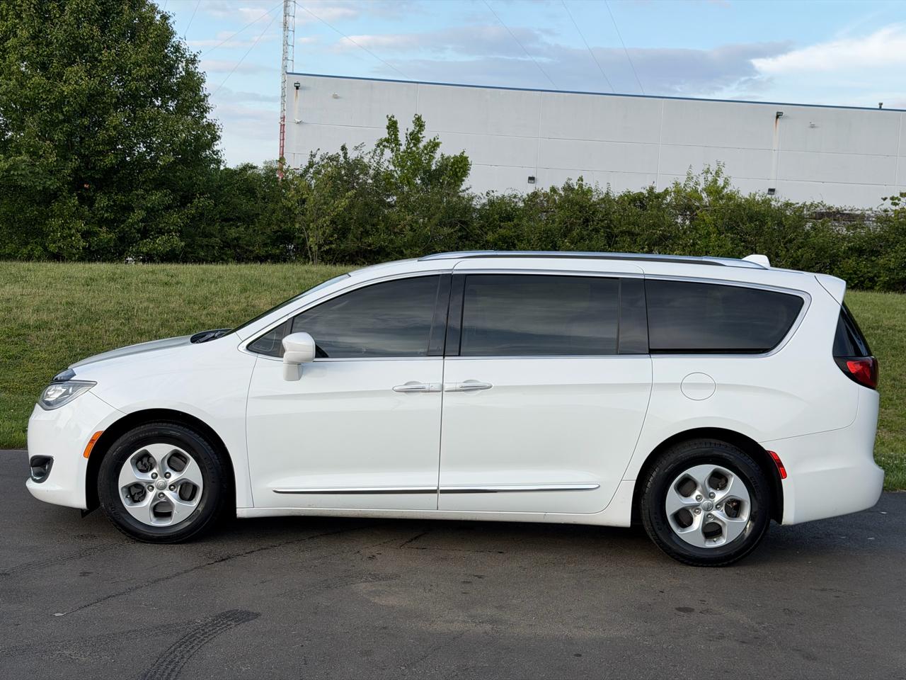 Chrysler Pacifica Touring-L Plus FWD 2017
