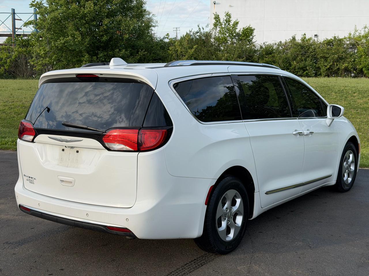 Chrysler Pacifica Touring-L Plus FWD 2017
