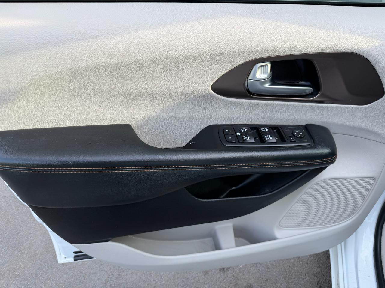 Chrysler Pacifica Touring-L Plus FWD 2017