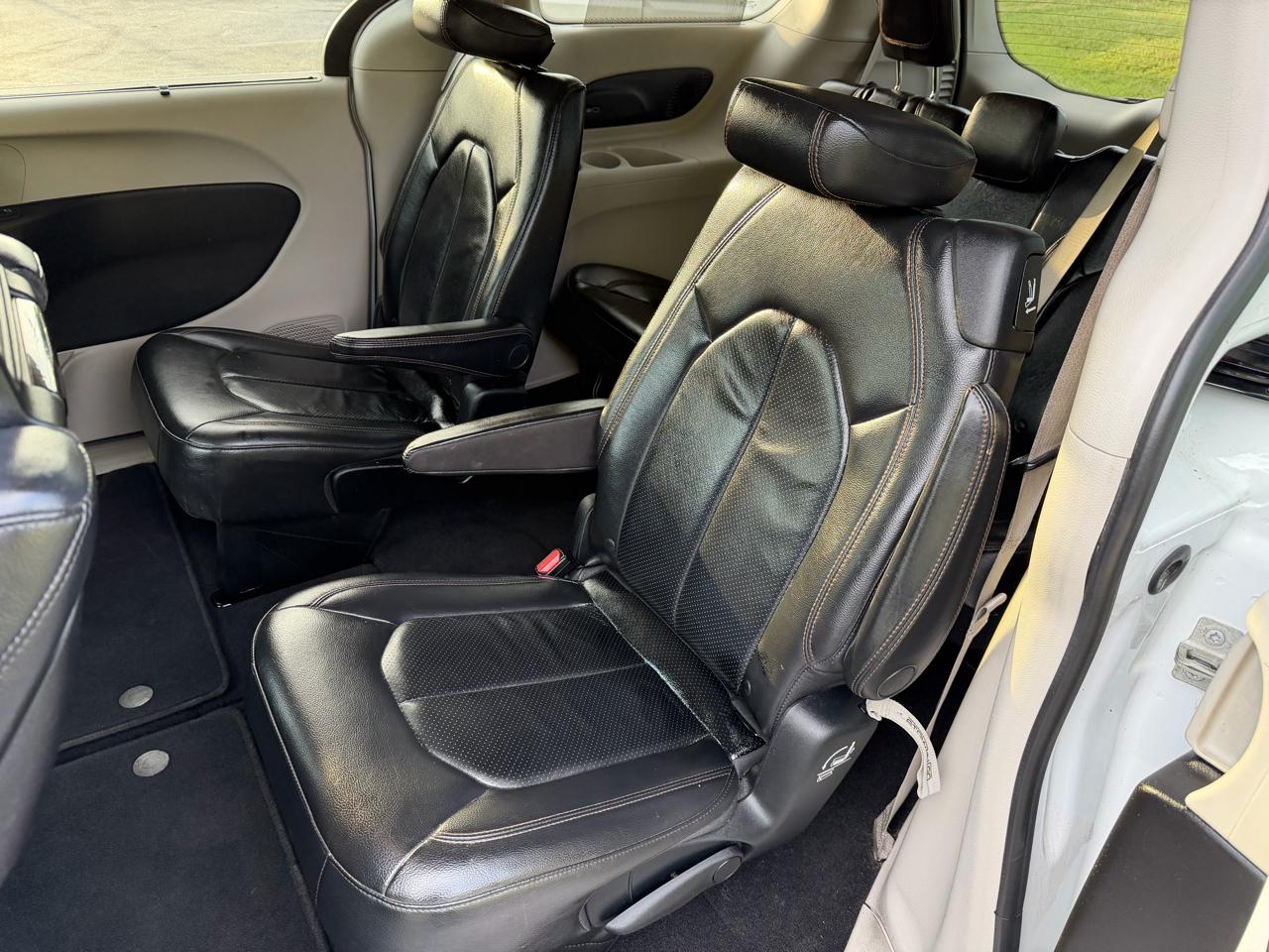 Chrysler Pacifica Touring-L Plus FWD 2017