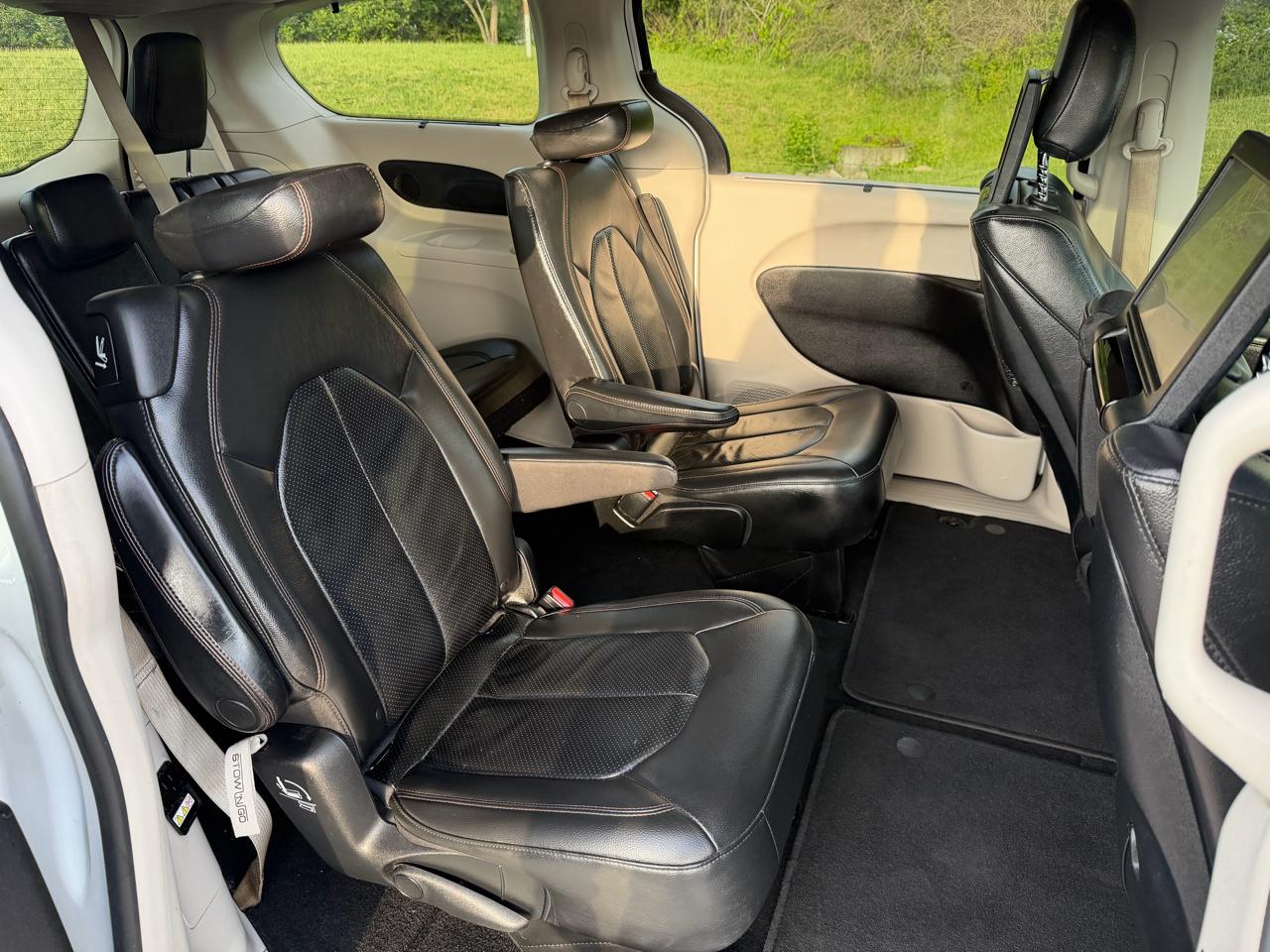 Chrysler Pacifica Touring-L Plus FWD 2017