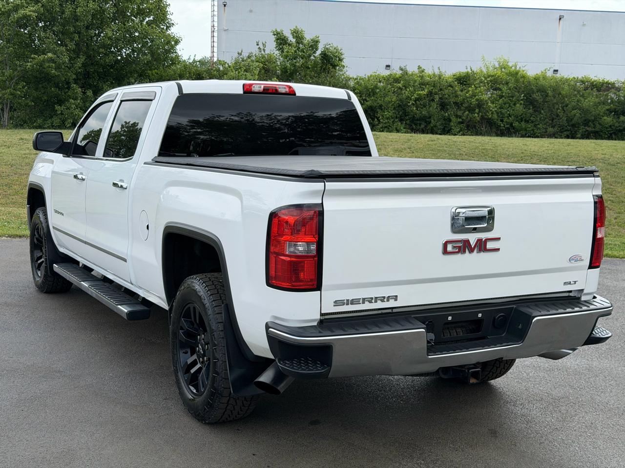 GMC Sierra 1500 4WD Crew Cab 143.5" SLT 2015