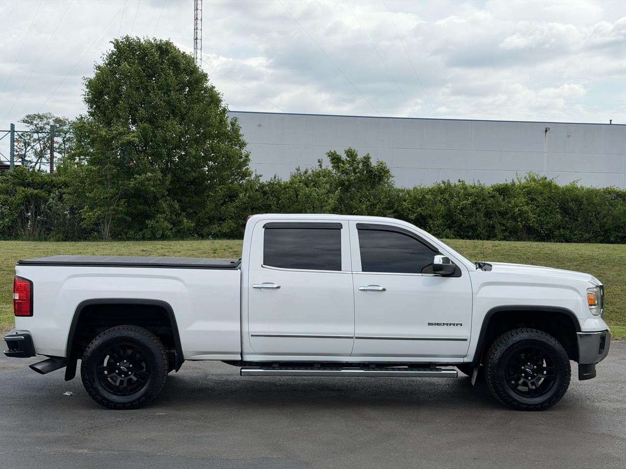 GMC Sierra 1500 4WD Crew Cab 143.5" SLT 2015