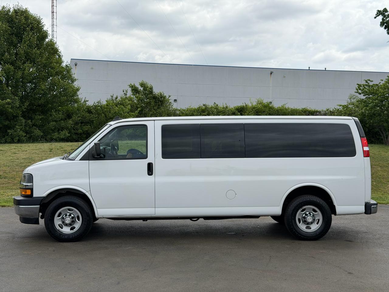Chevrolet Express Passenger RWD 3500 155" LT 2020