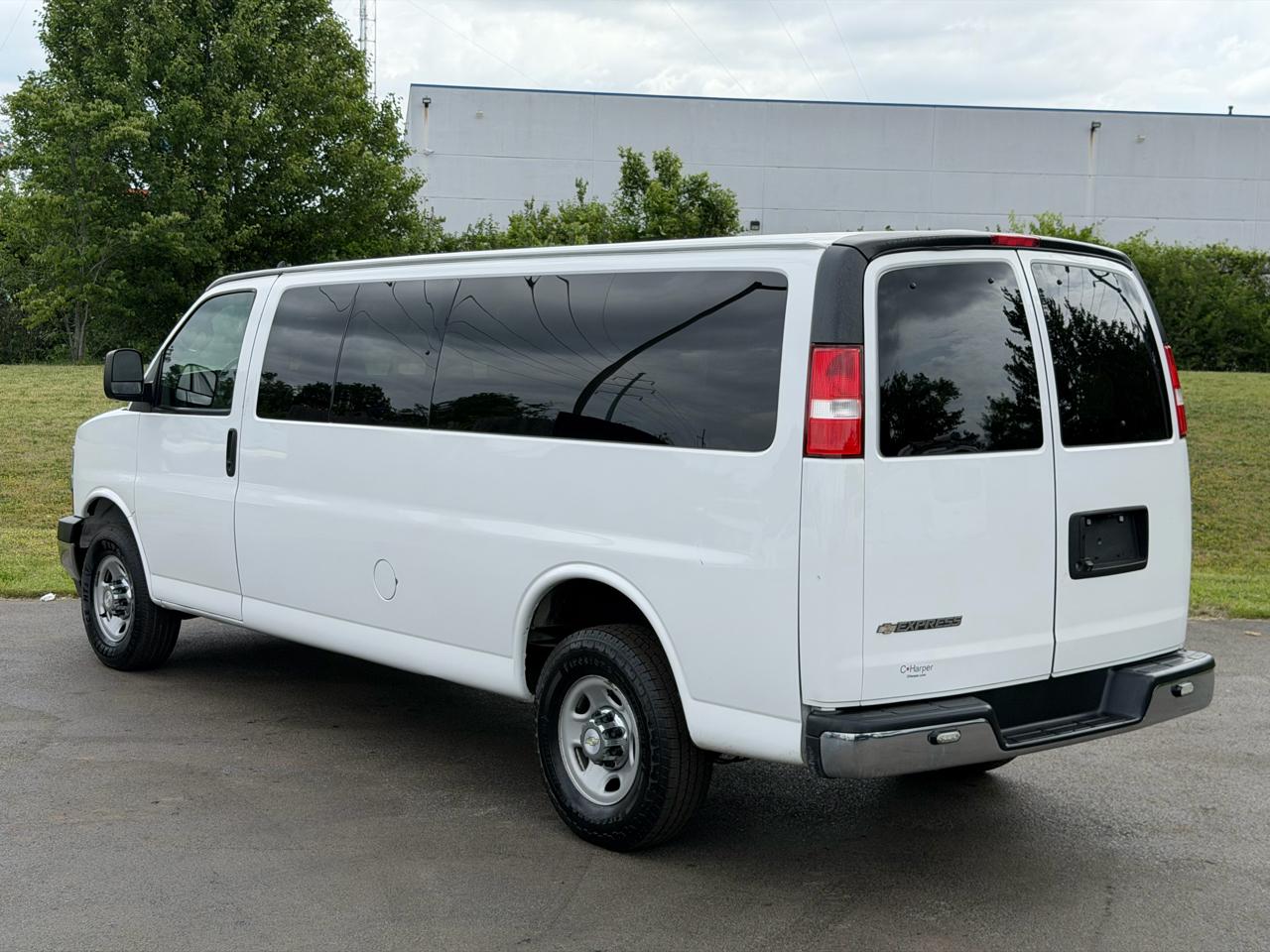 Chevrolet Express Passenger RWD 3500 155" LT 2020