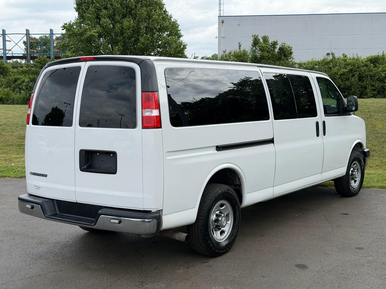 Chevrolet Express Passenger RWD 3500 155" LT 2020