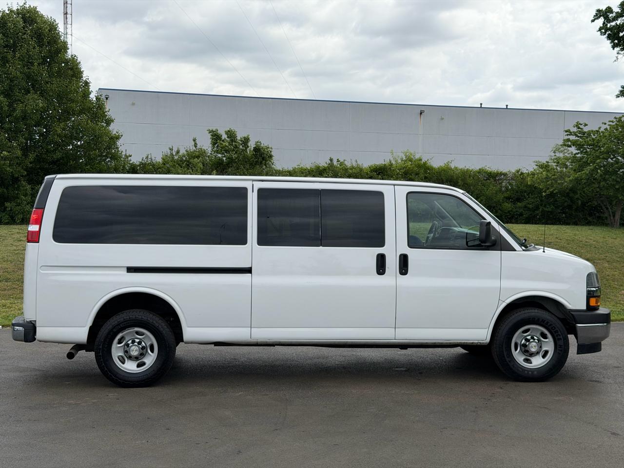 Chevrolet Express Passenger RWD 3500 155" LT 2020