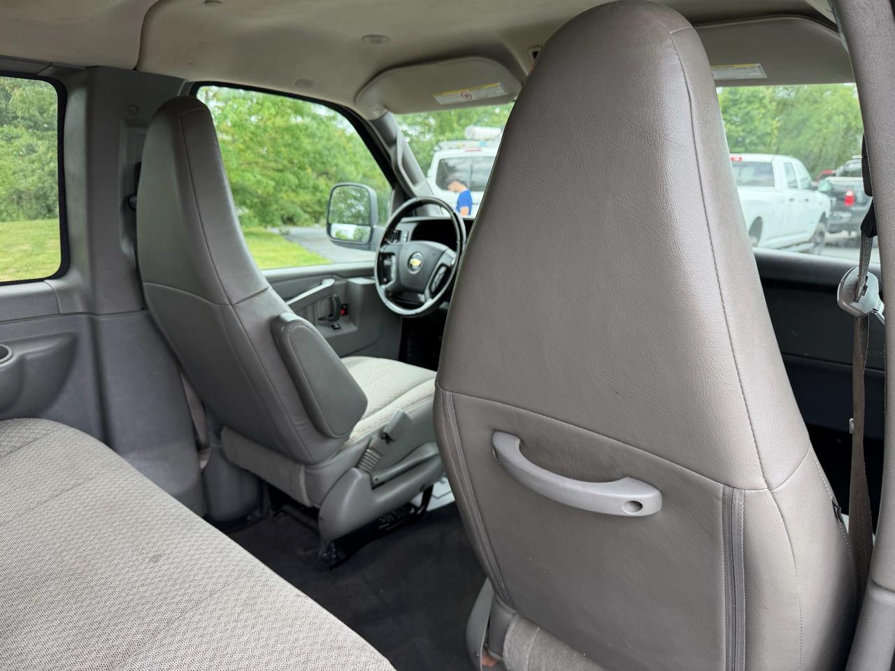 Chevrolet Express Passenger RWD 3500 155" LT 2020