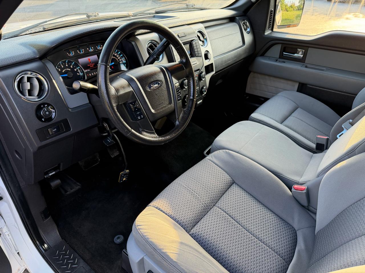 Ford F-150 4WD SuperCrew 145" Platinum 2013