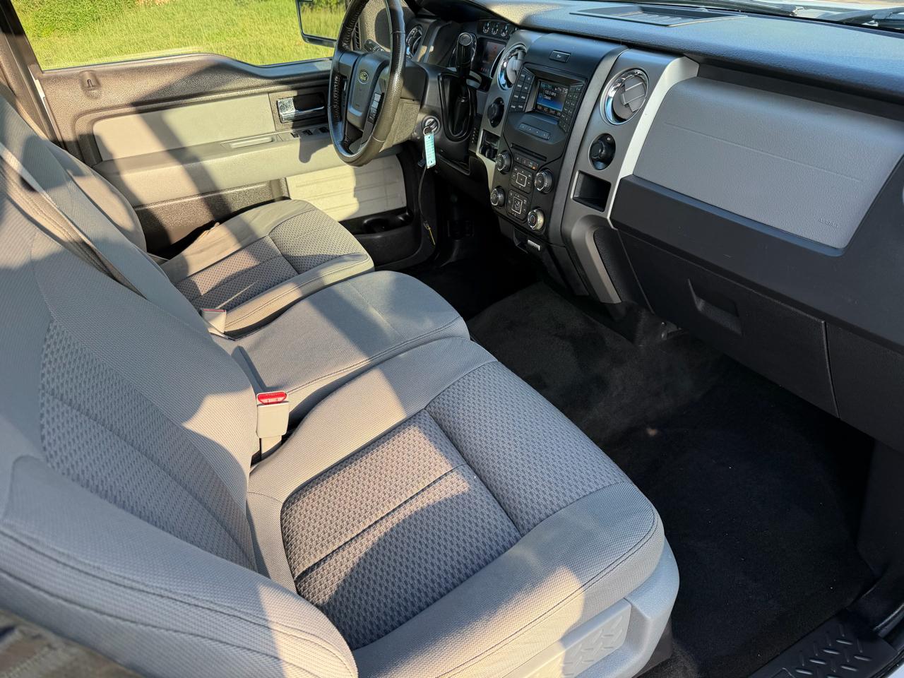 Ford F-150 4WD SuperCrew 145" Platinum 2013