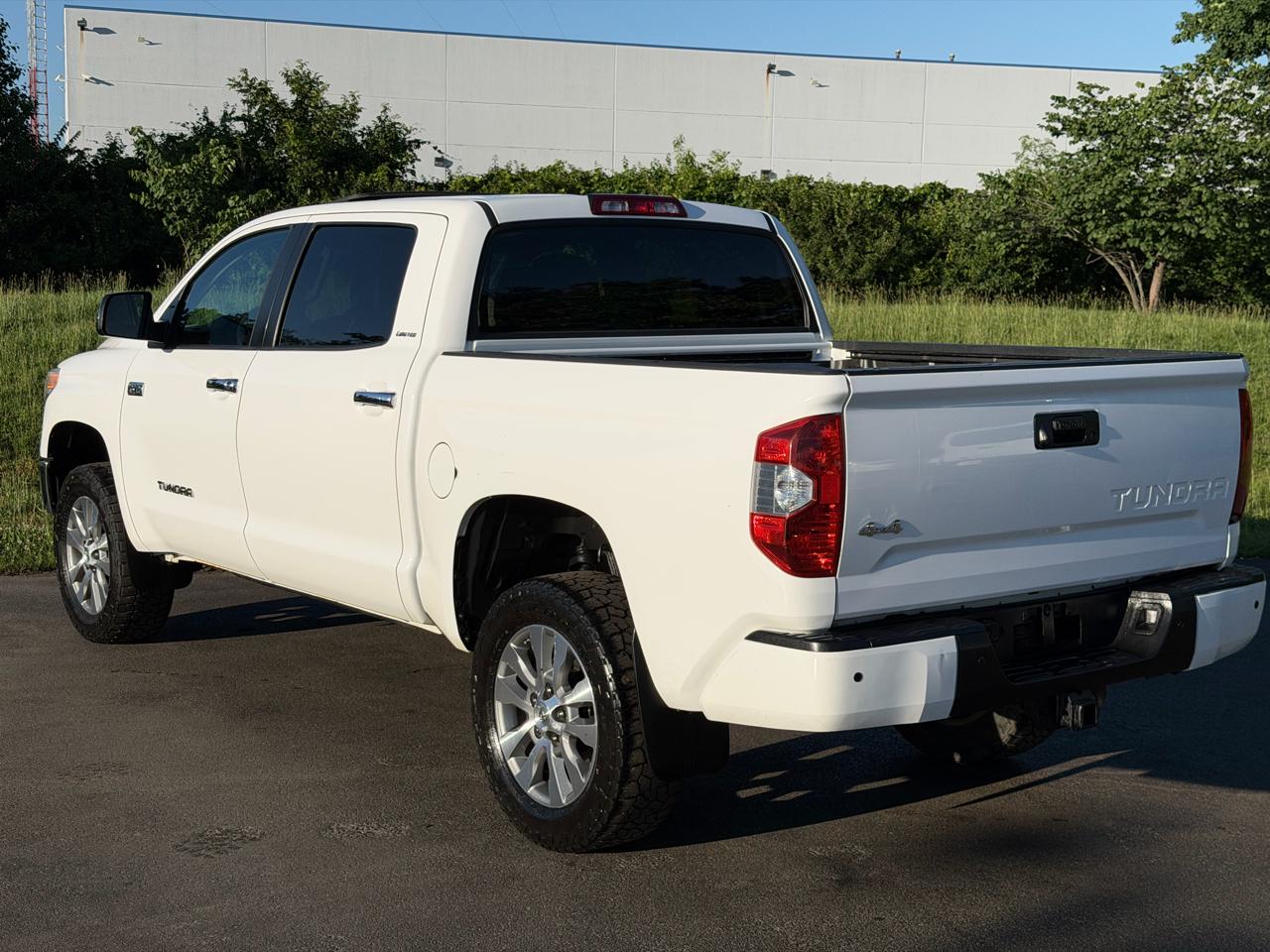 Toyota Tundra 4WD Truck CrewMax 5.7L V8 6-Spd AT LTD (Natl) 2016