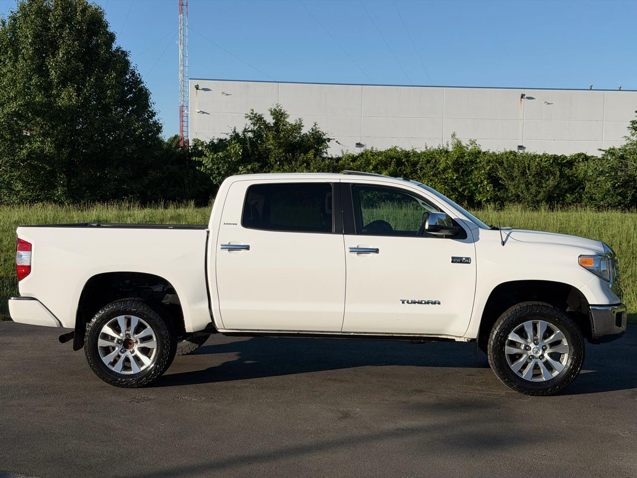 Toyota Tundra 4WD Truck CrewMax 5.7L V8 6-Spd AT LTD (Natl) 2016