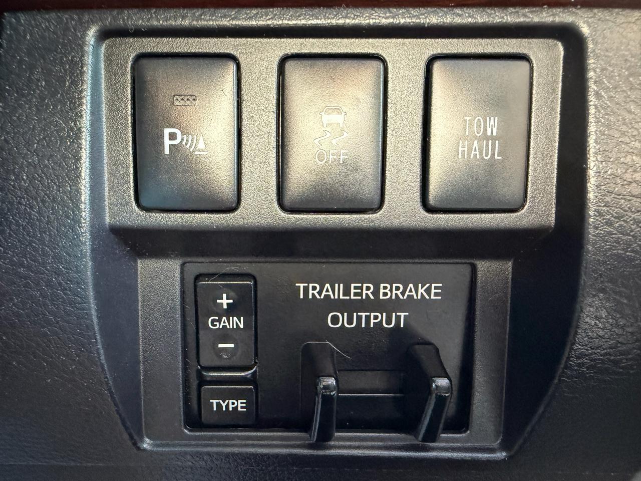 Toyota Tundra 4WD Truck CrewMax 5.7L V8 6-Spd AT LTD (Natl) 2016