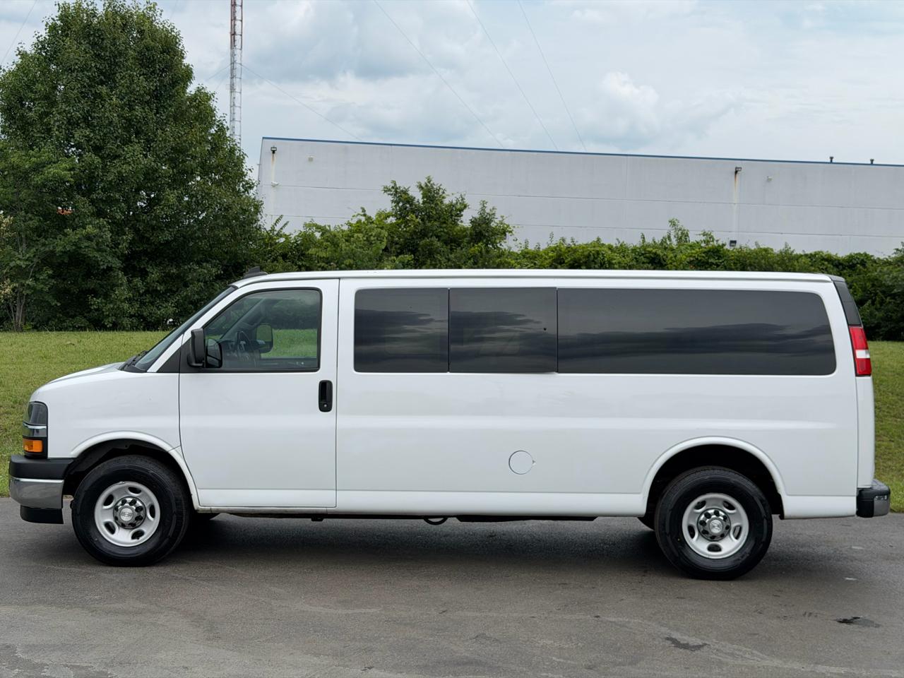 Chevrolet Express Passenger RWD 3500 155" LT 2020