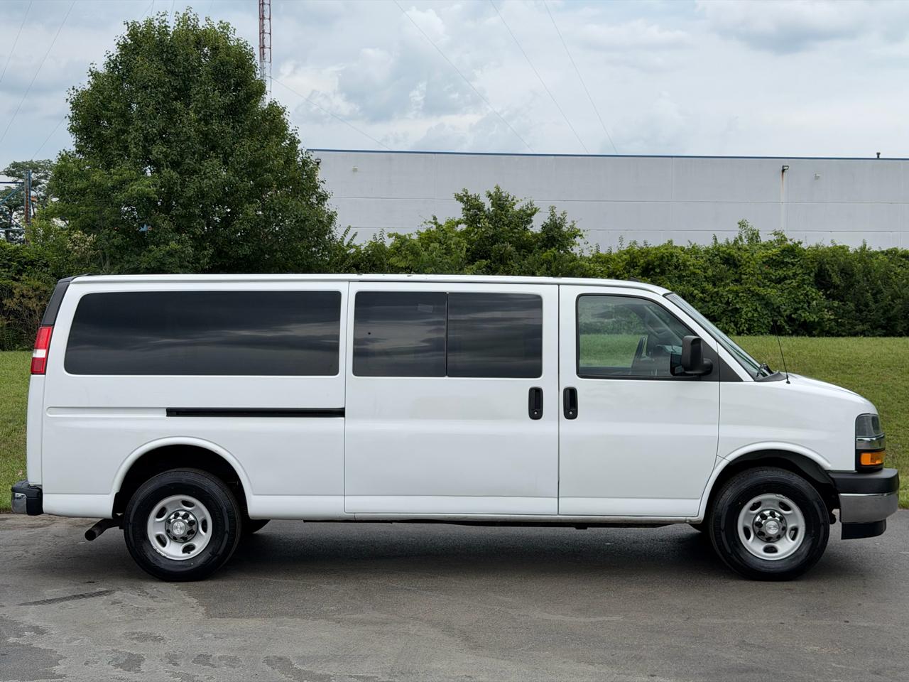 Chevrolet Express Passenger RWD 3500 155" LT 2020