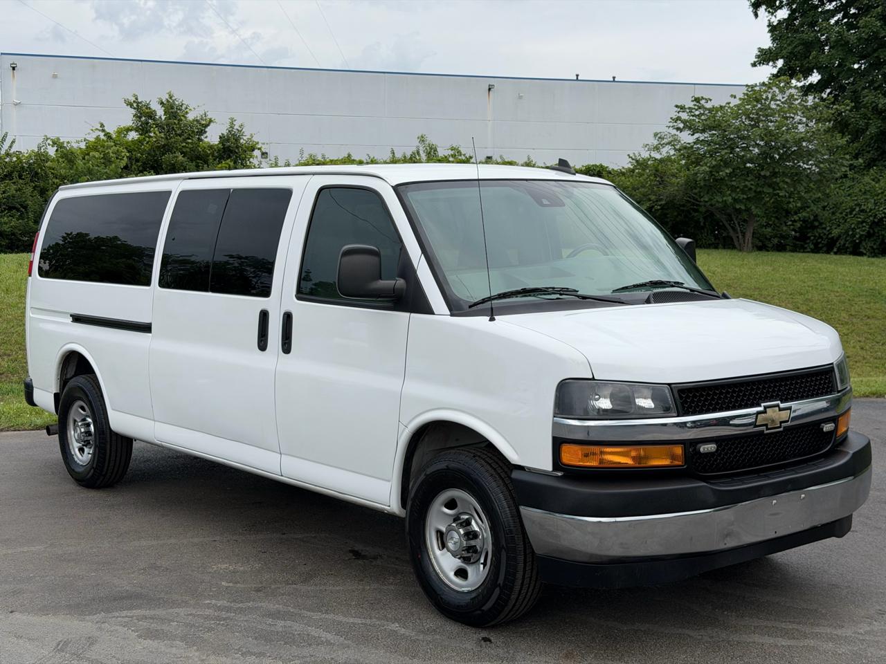 Chevrolet Express Passenger RWD 3500 155" LT 2020